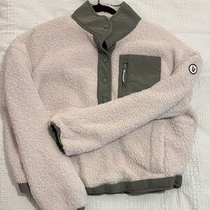 Vuori Sherpa Pullover! Never worn!